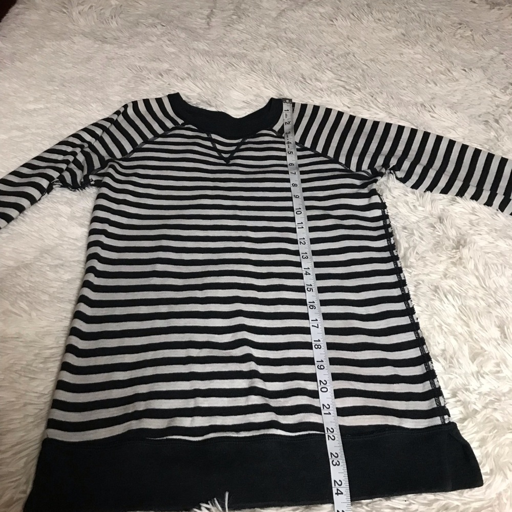 Lululemon Open your Heart long Sleeve II - Reversible black & White Size none - Picture 13 of 13